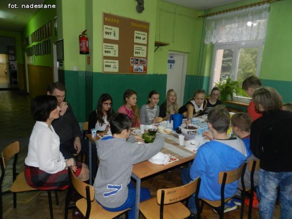 Śniadanie Daje Moc dzieciom w Szkole Podstawowej w Kaszewach Dwornych