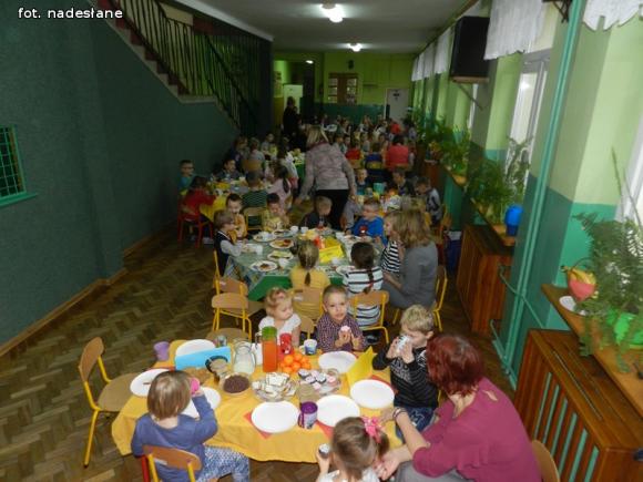 Śniadanie Daje Moc dzieciom w Szkole Podstawowej w Kaszewach Dwornych