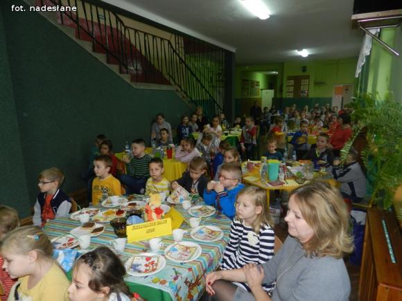 Śniadanie Daje Moc dzieciom w Szkole Podstawowej w Kaszewach Dwornych