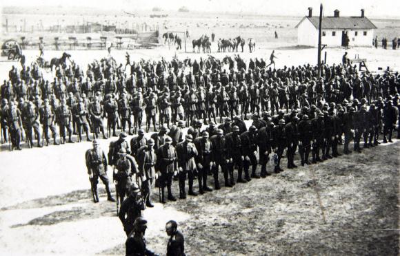 Świadek czasu, światło prawdy/Było i nie minie. Koszary pułkowe