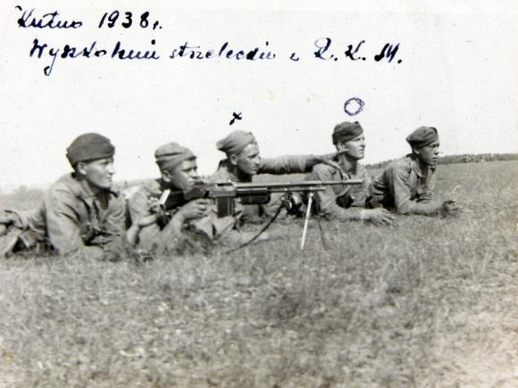 Świadek czasu, światło prawdy/Było i nie minie. Koszary pułkowe