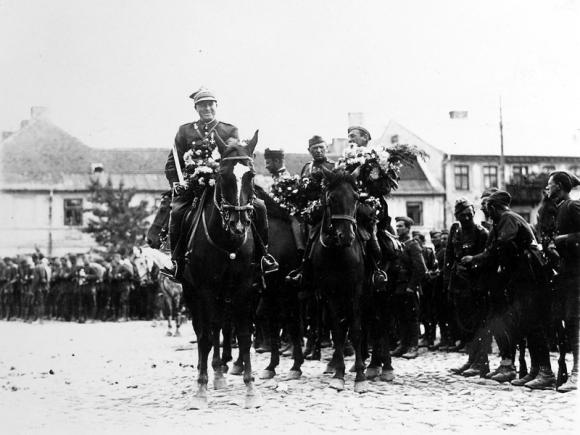 Świadek czasu, światło prawdy/Było i nie minie. Koszary pułkowe