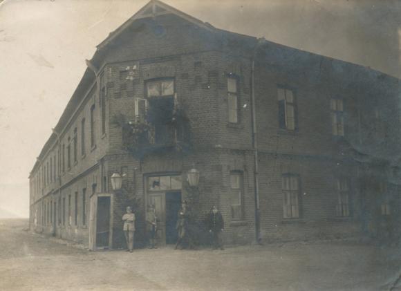 Świadek czasu, światło prawdy/Było i nie minie. Koszary pułkowe