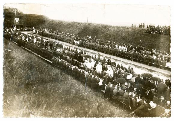 Świadek czasu, światło prawdy/Było i nie minie. Koszary pułkowe