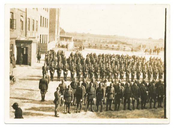 Świadek czasu, światło prawdy/Było i nie minie. Koszary pułkowe
