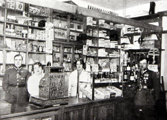 Świadek czasu, światło prawdy/Było i nie minie. Koszary pułkowe