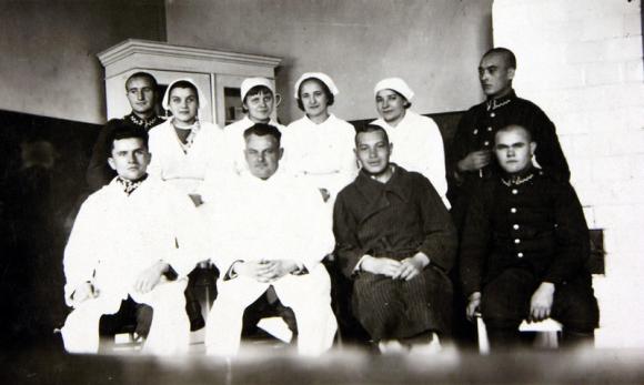 Świadek czasu, światło prawdy/Było i nie minie. Koszary pułkowe