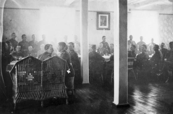 Świadek czasu, światło prawdy/Było i nie minie. Koszary pułkowe