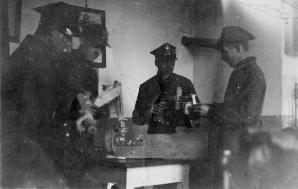 Świadek czasu, światło prawdy/Było i nie minie. Koszary pułkowe