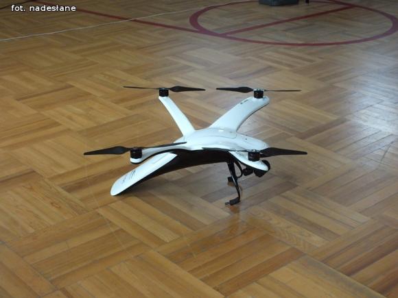 Pierwszy Polski Dron BIELIK firmy DRON HOUSE w ZS Nr 4 w Kutnie - Azorach