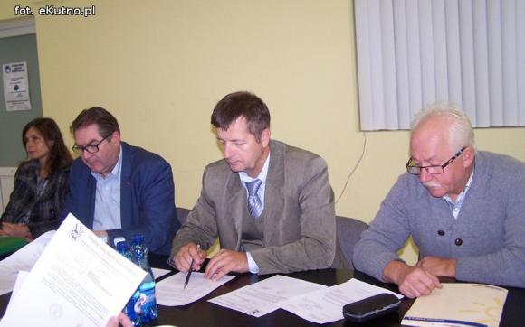 Zdaniem Rady Powiatu skargi Związku Zawodowego Nauczycieli ze 