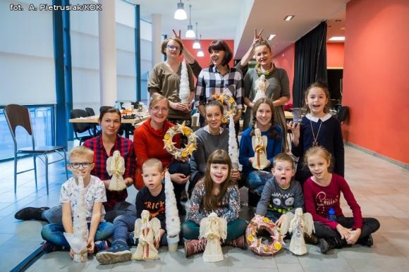 Rodzinne warsztaty dekoracji świątecznych w domu kultury