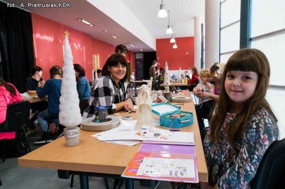 Rodzinne warsztaty dekoracji świątecznych w domu kultury
