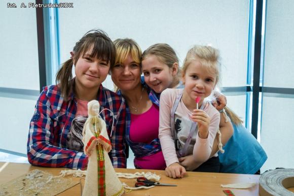 Rodzinne warsztaty dekoracji świątecznych w domu kultury