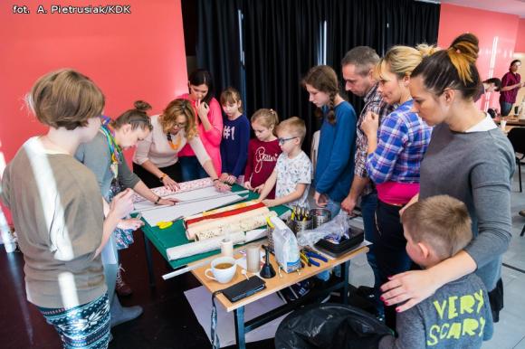 Rodzinne warsztaty dekoracji świątecznych w domu kultury