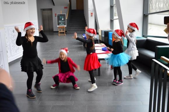 Zostali Mikołajami. Koncert w domu kultury