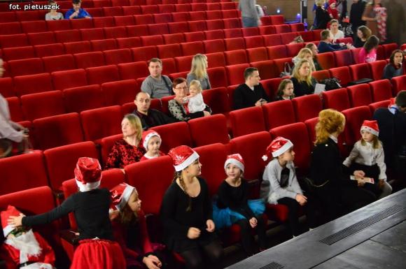 Zostali Mikołajami. Koncert w domu kultury
