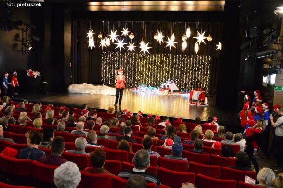 Zostali Mikołajami. Koncert w domu kultury
