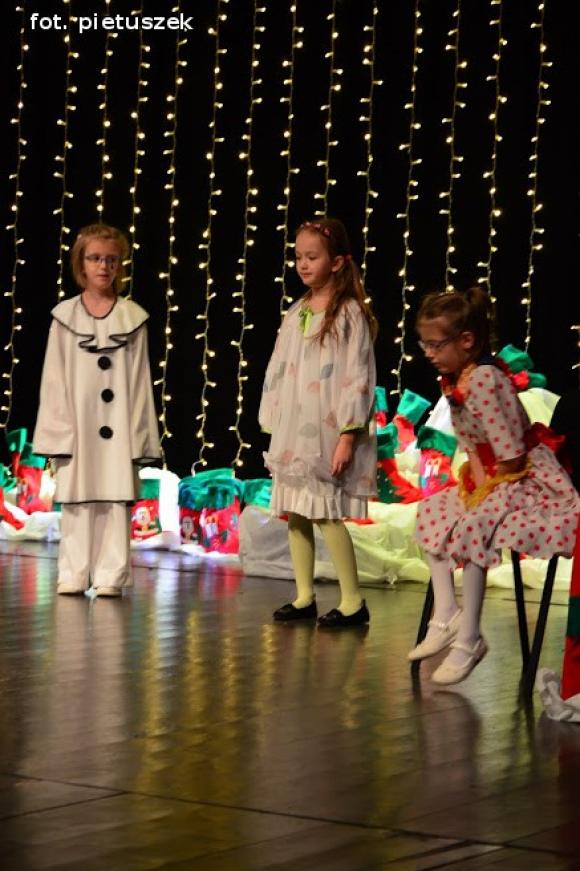 Zostali Mikołajami. Koncert w domu kultury