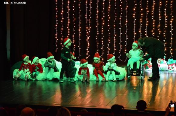 Zostali Mikołajami. Koncert w domu kultury