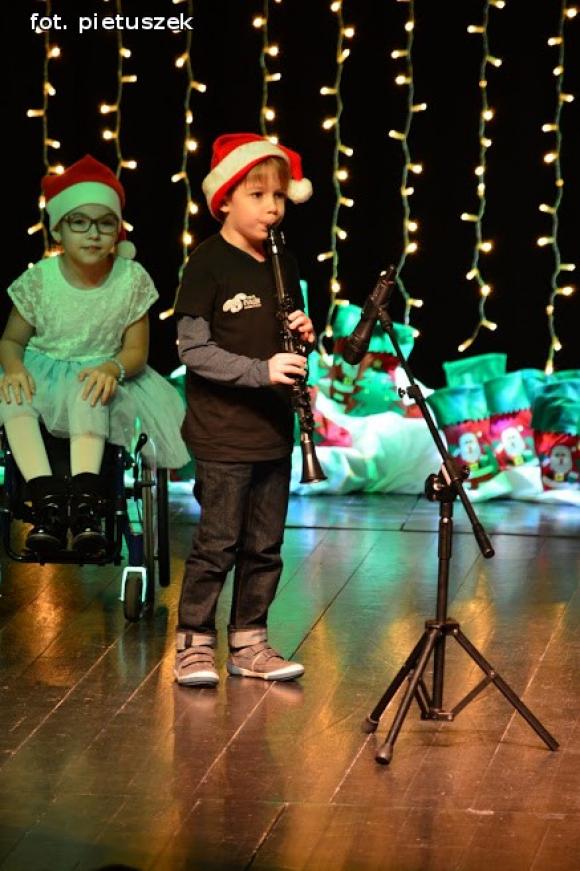 Zostali Mikołajami. Koncert w domu kultury