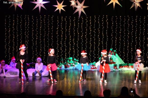Zostali Mikołajami. Koncert w domu kultury