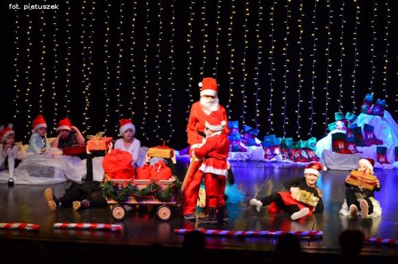 Zostali Mikołajami. Koncert w domu kultury