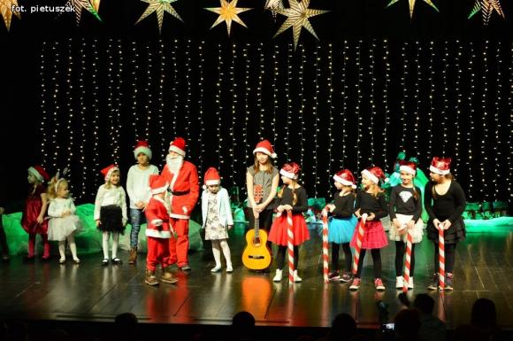 Zostali Mikołajami. Koncert w domu kultury