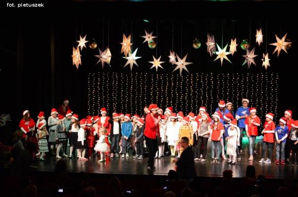 Zostali Mikołajami. Koncert w domu kultury