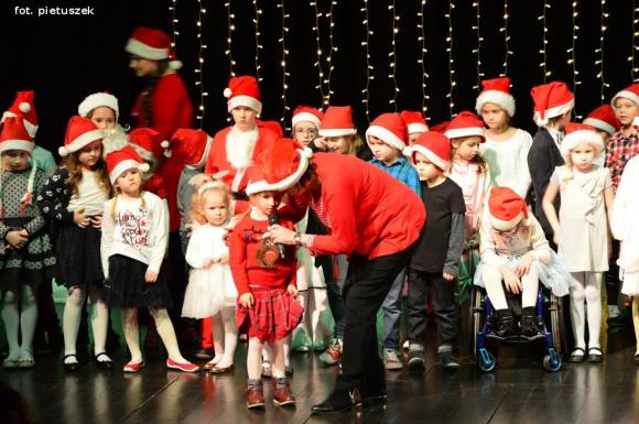 Zostali Mikołajami. Koncert w domu kultury