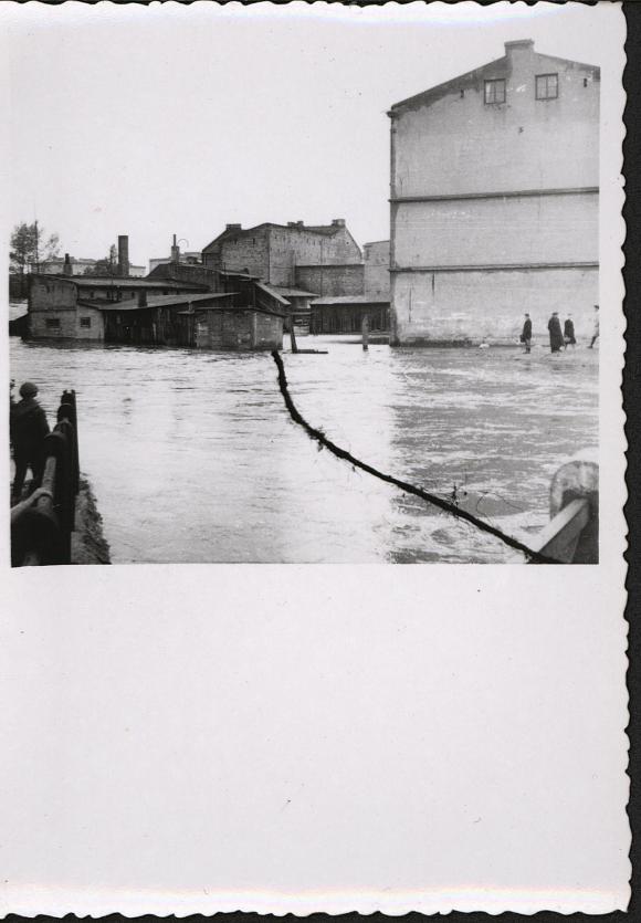 Świadek czasu, światło prawdy/Było i nie minie. Wielka woda w Kutnie