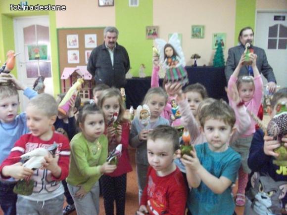 Przedszkolaki z rzeźbą za pan brat