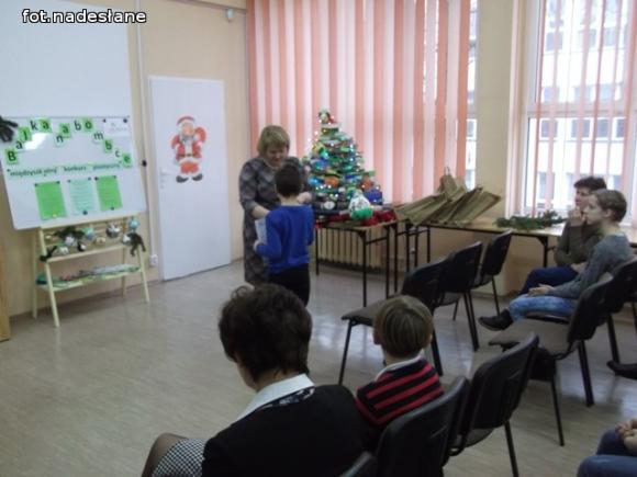 Bajkowe bombki w Bibliotece Pedagogicznej