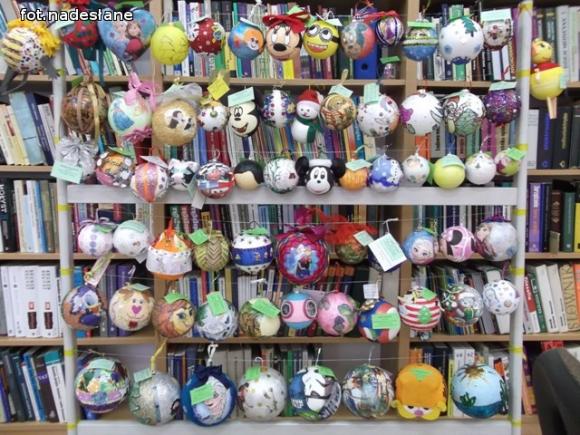 Bajkowe bombki w Bibliotece Pedagogicznej