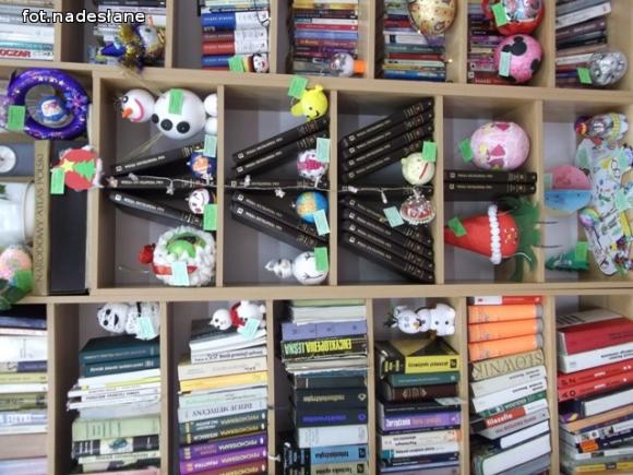 Bajkowe bombki w Bibliotece Pedagogicznej