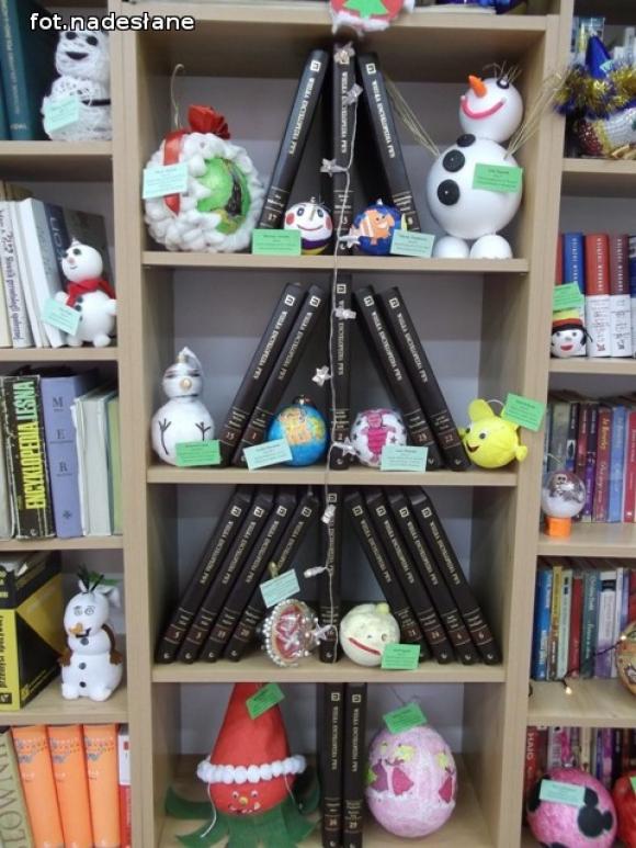 Bajkowe bombki w Bibliotece Pedagogicznej