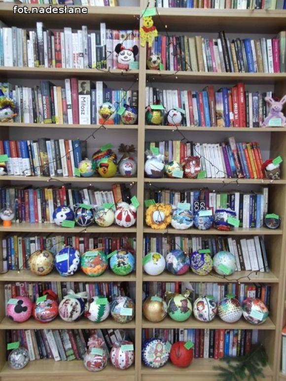 Bajkowe bombki w Bibliotece Pedagogicznej