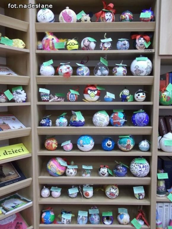 Bajkowe bombki w Bibliotece Pedagogicznej