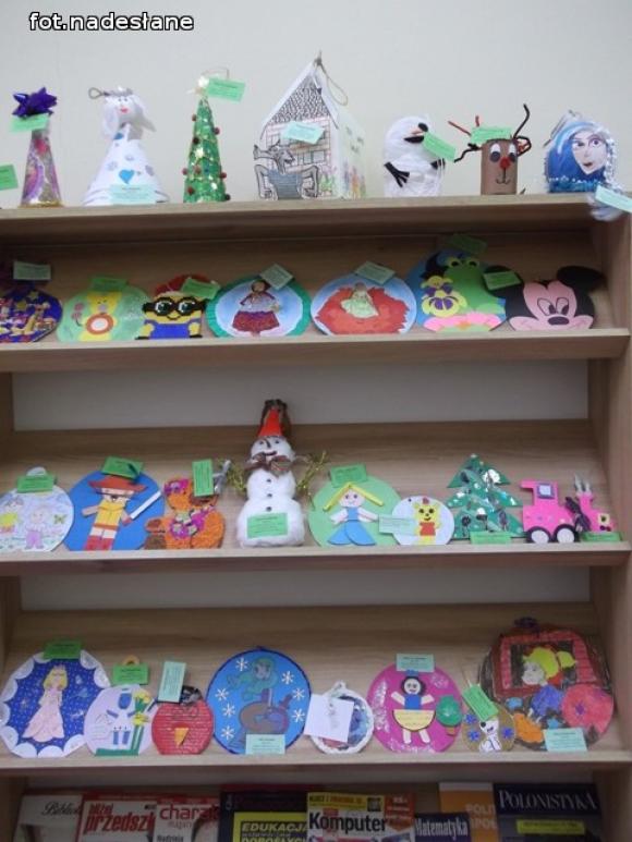 Bajkowe bombki w Bibliotece Pedagogicznej