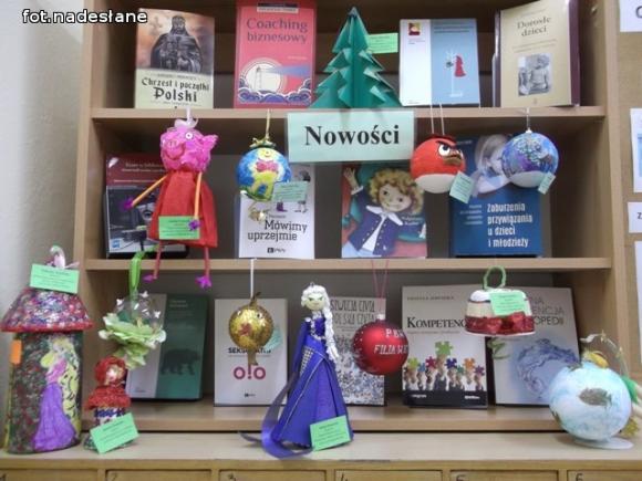 Bajkowe bombki w Bibliotece Pedagogicznej
