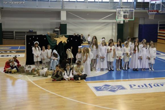 Dziś niebo się otwiera - przedstawienie jasełkowe w Dziewiątce