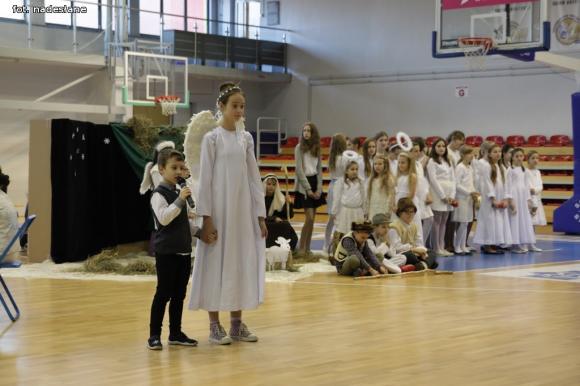 Dziś niebo się otwiera - przedstawienie jasełkowe w Dziewiątce