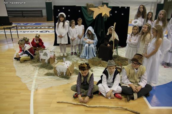 Dziś niebo się otwiera - przedstawienie jasełkowe w Dziewiątce