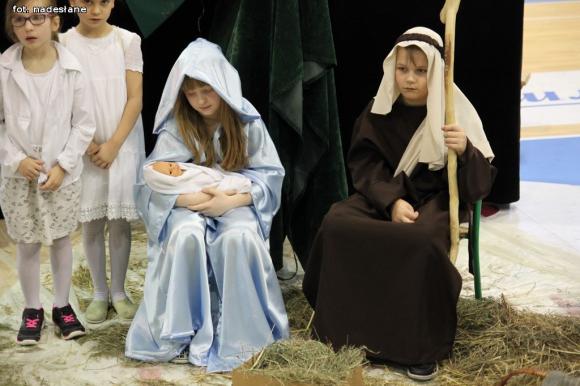 Dziś niebo się otwiera - przedstawienie jasełkowe w Dziewiątce