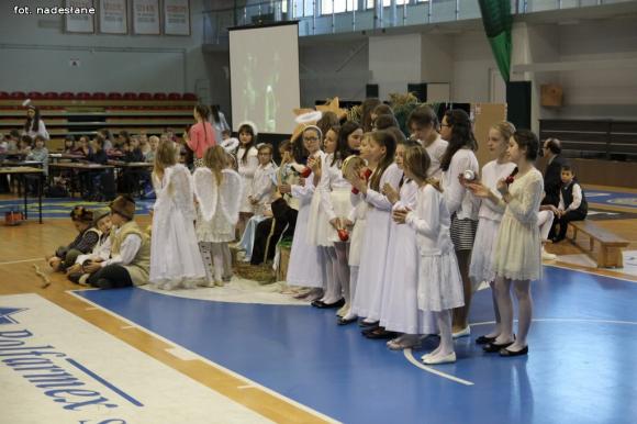 Dziś niebo się otwiera - przedstawienie jasełkowe w Dziewiątce