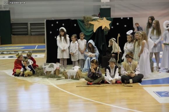 Dziś niebo się otwiera - przedstawienie jasełkowe w Dziewiątce