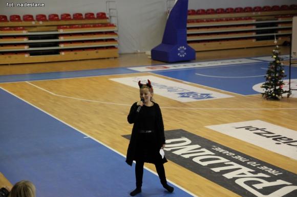 Dziś niebo się otwiera - przedstawienie jasełkowe w Dziewiątce