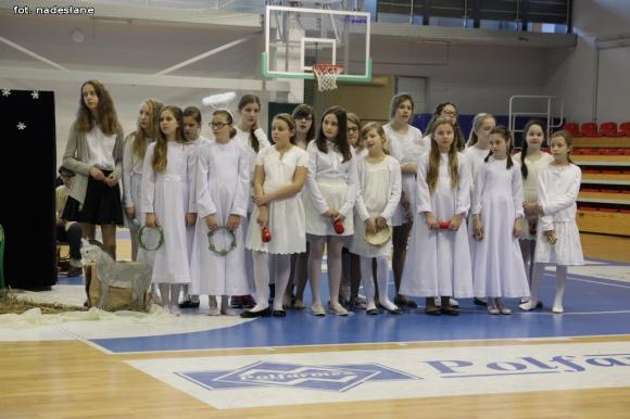 Dziś niebo się otwiera - przedstawienie jasełkowe w Dziewiątce