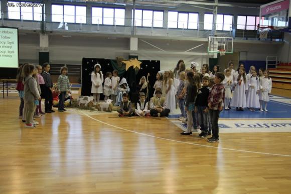 Dziś niebo się otwiera - przedstawienie jasełkowe w Dziewiątce