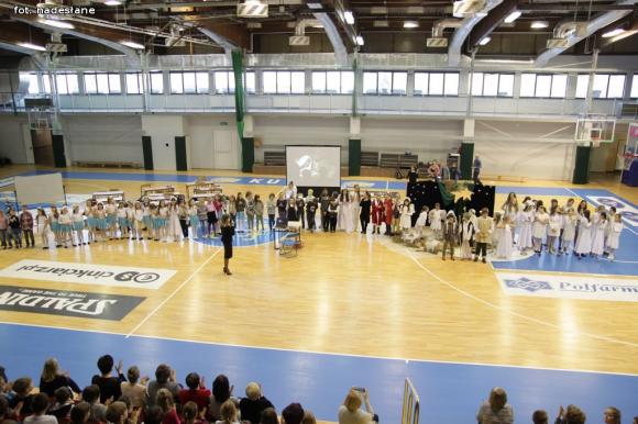 Dziś niebo się otwiera - przedstawienie jasełkowe w Dziewiątce